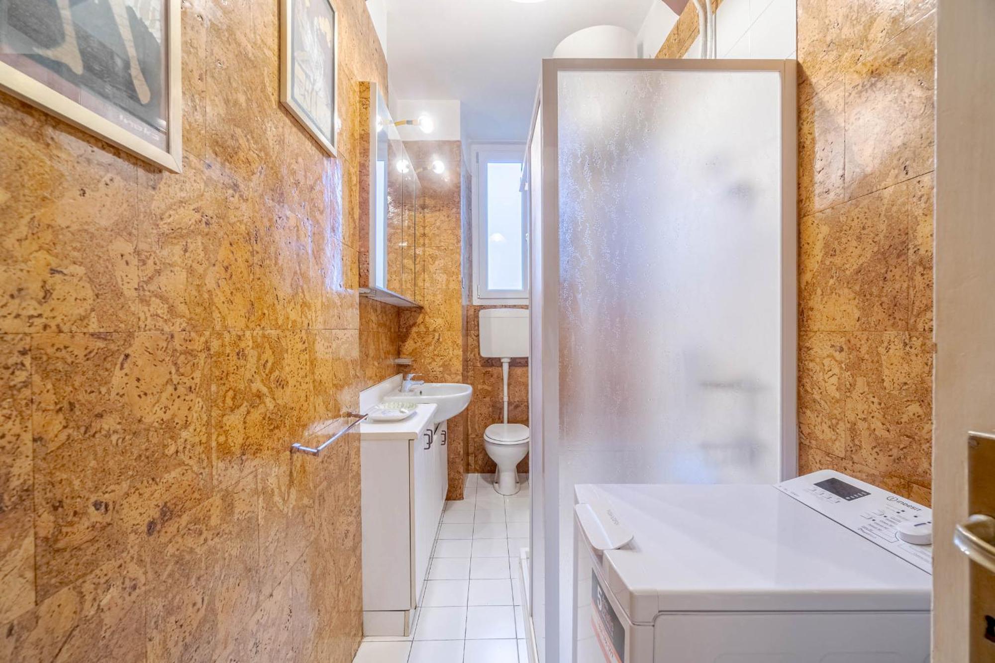 Torino Old Fashion Apartment With Balcony Bagian luar foto